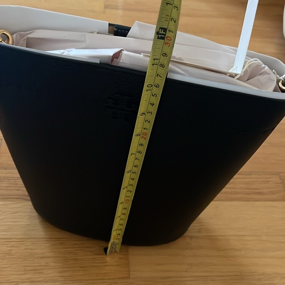 Tory Burch magnet closure bag/cross body - Picture 15 of 17